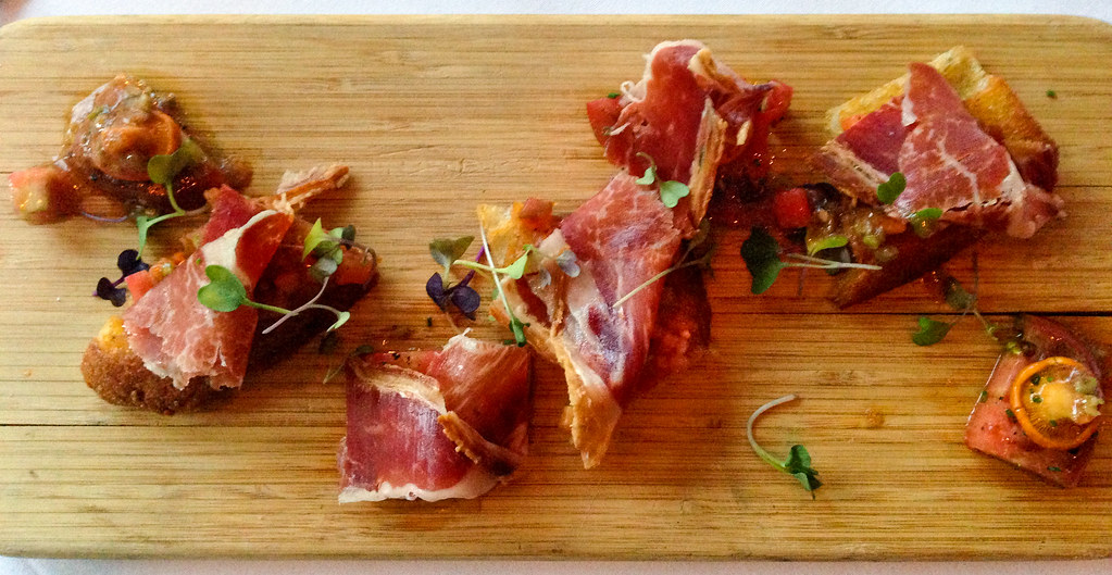 Plato de jamón ibérico cortado a cuchillo