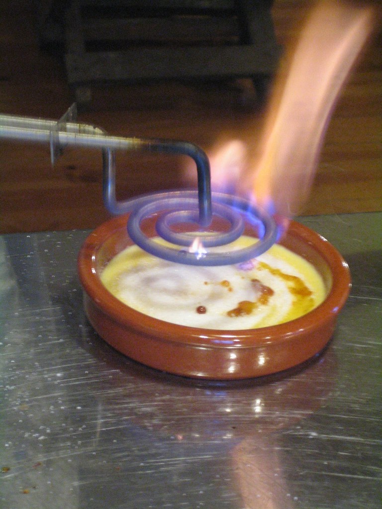 Crema catalana con azúcar caramelizado